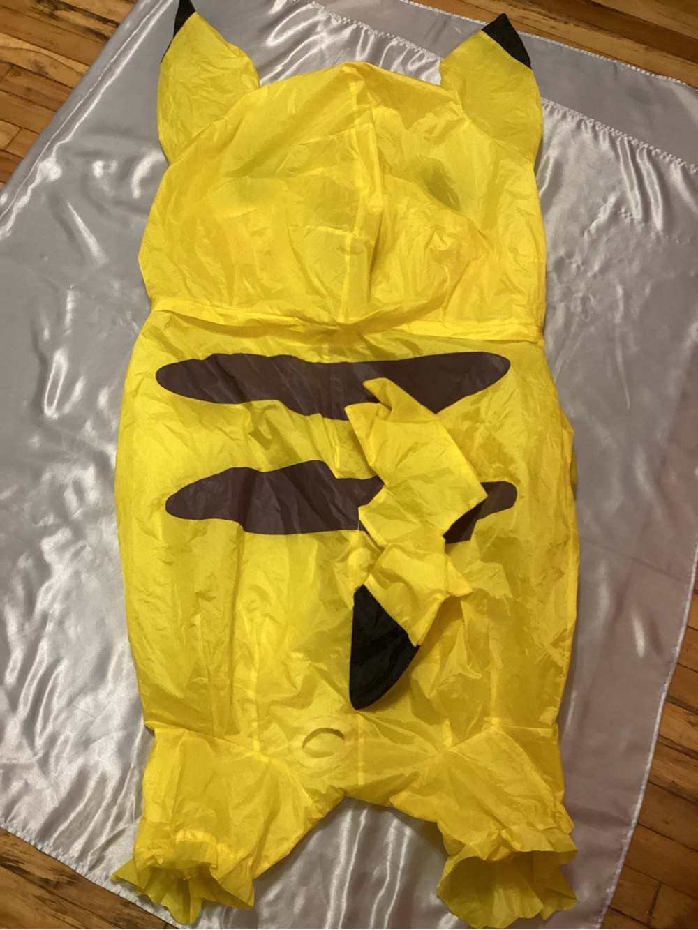 Adult Pokémon Pikachu Inflatable Costume - Picture 5 of 13